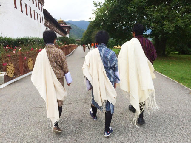 ブータンの民族衣装「ゴ」