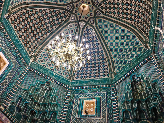 サム・イブン・アッバース廟の天井装飾