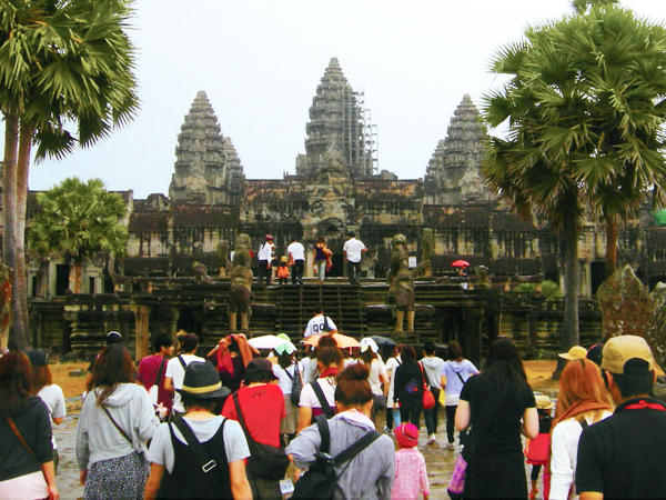 カンボジア 観光産業の発展にみる光と影 子どもの権利を考える６日間