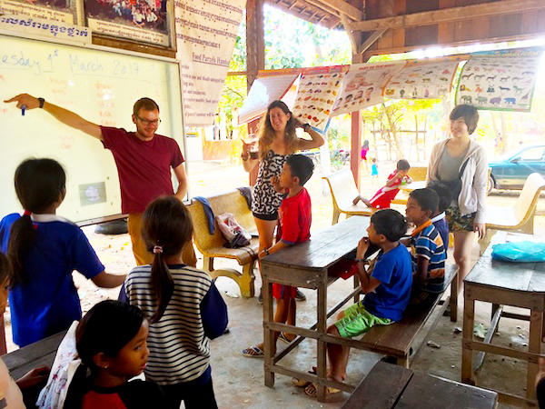 カンボジアで青空教室